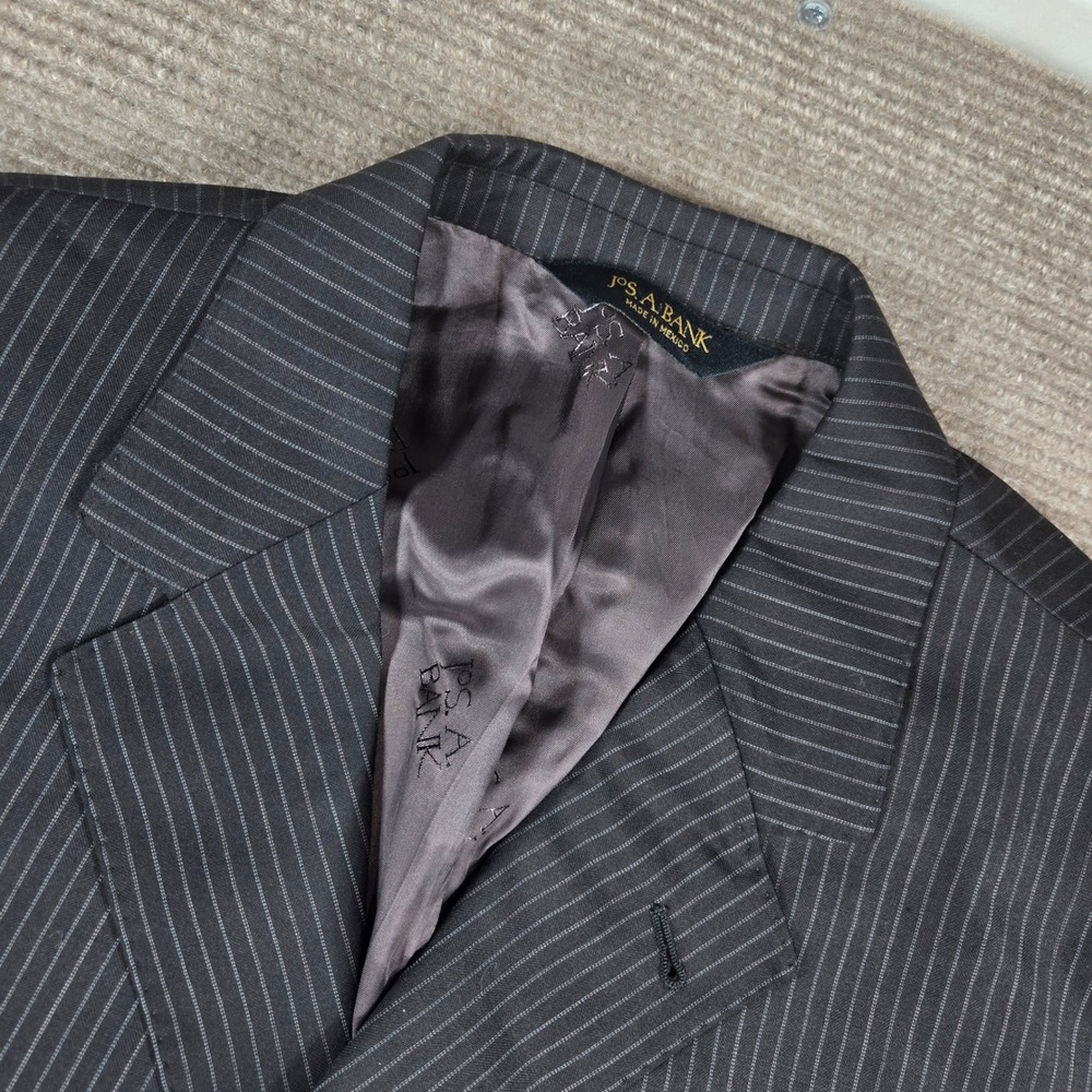 Jos. A. Bank Mens 42 SH Charcoal Gray Pinstripe 100% Wool Mitchell Blazer Jacket